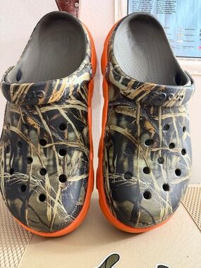 Crocs Camo Print Clogs – Size 10